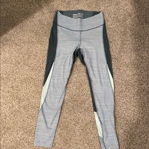 Outdoor Voices 3/4 length Colorblock leggings